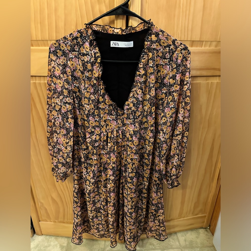 $10

S Zara floral mini dress